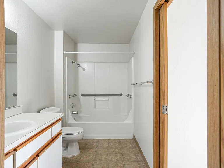 102-Mountain View Apts — Photo 16