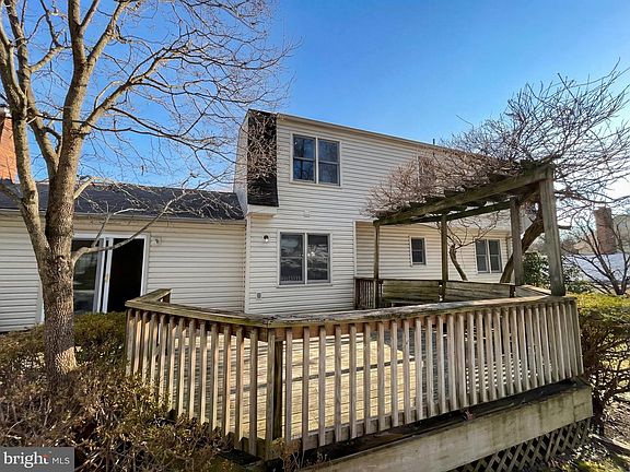 5th image of 2304 Holly Spring Dr