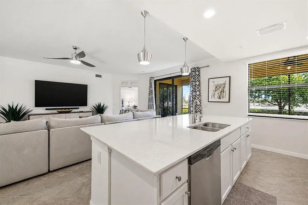 3 bed, 2.0 bath, 1737 sqft, $6,500 — Photo 4