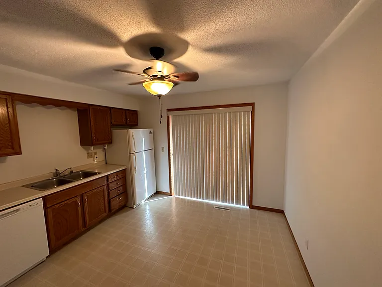517 Bluebird Ct — Photo 4
