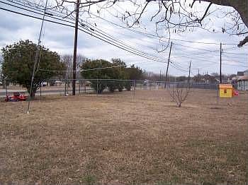 3rd image of 3707 Winchester Dr
