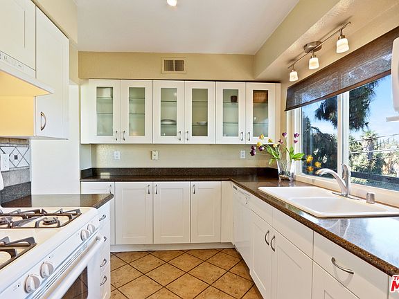 5th image of 5706 Fair Ave APT 209