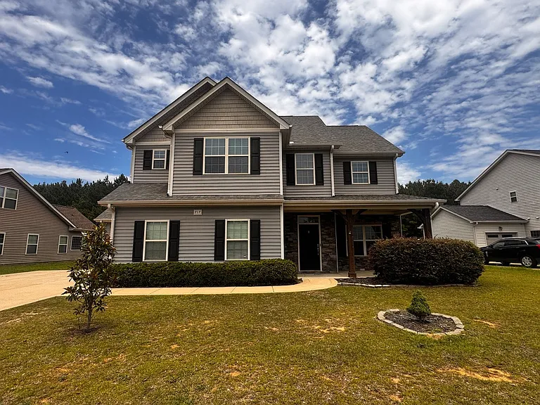 717 Saint Johns Loop — Photo 1
