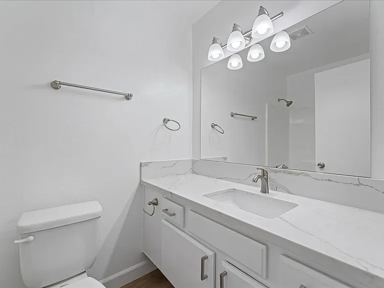 448 W Windsor Rd #6 — Photo 13