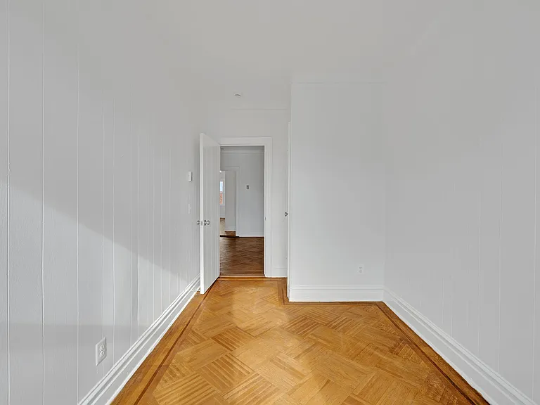 347 Greenwich Ave — Photo 12