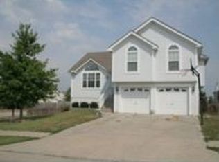 845 SW Lee Ann Dr, Grain Valley, MO 64029