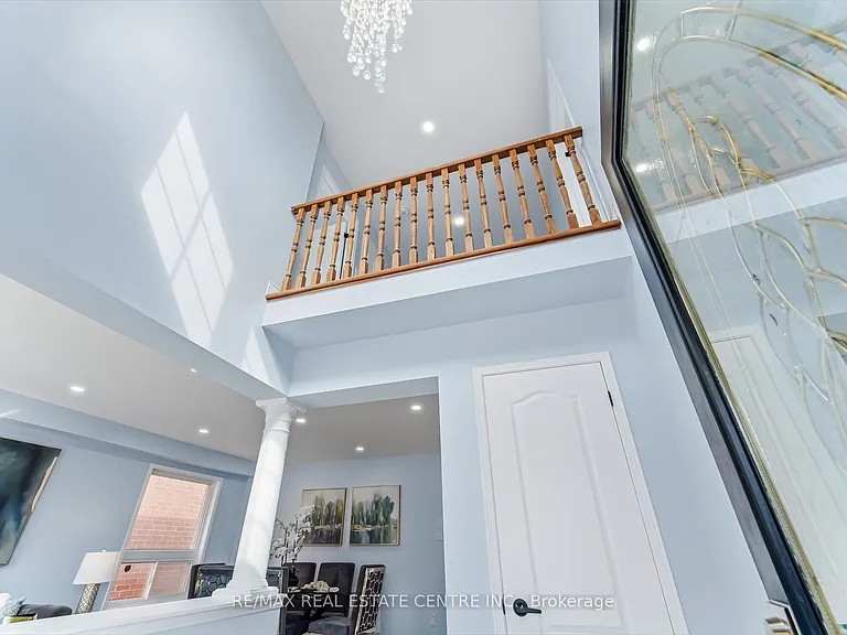 15 Heatherdale Dr — Photo 3