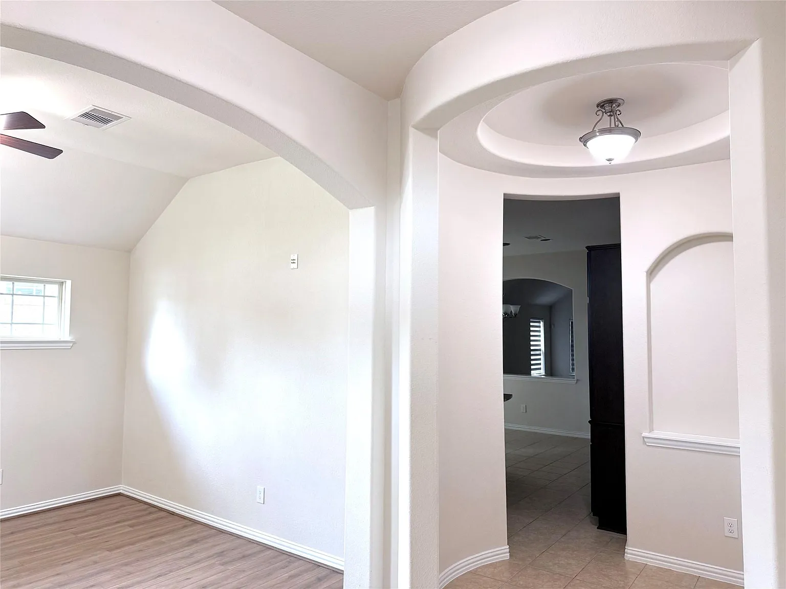 3 bed, 2.0 bath, 2061 sqft, $2,500 — Photo 2