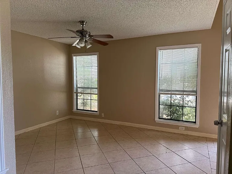 10571 Starcrest Dr — Photo 5