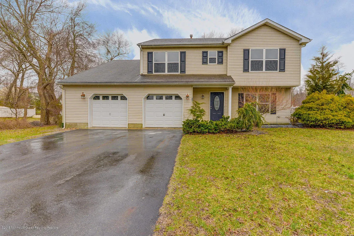 201 Iris Dr photo 1