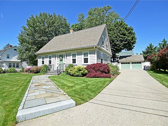 3rd image of 24 Holbrook Ave E