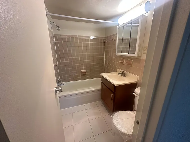 Claridge House — Photo 202