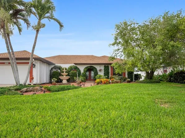 8703 53rd Ave W, Bradenton, FL 34210