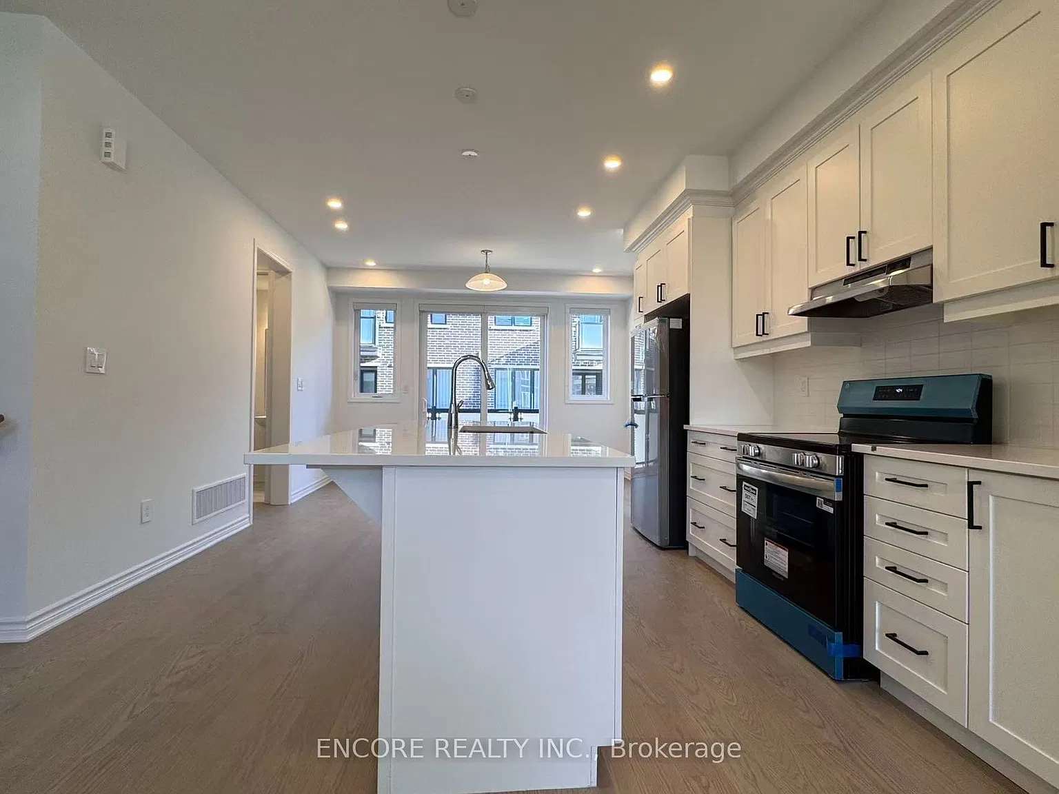 4 bed, $3,600 — Photo 4