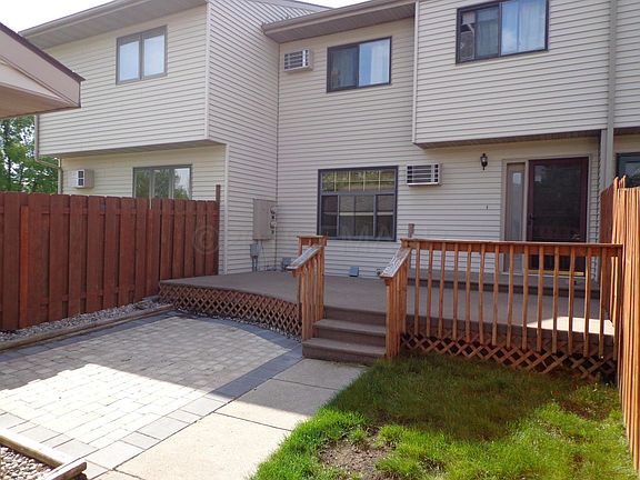 3rd image of 242 18th St E