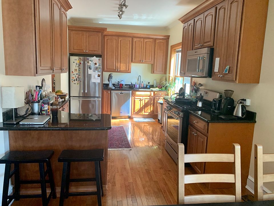 1st image of 1038 W Bryn Mawr Ave #3