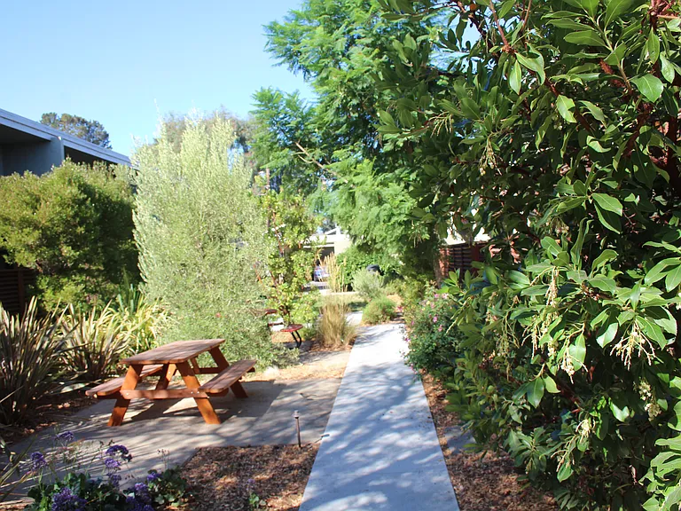 Manzanita Apartments — Photo 14