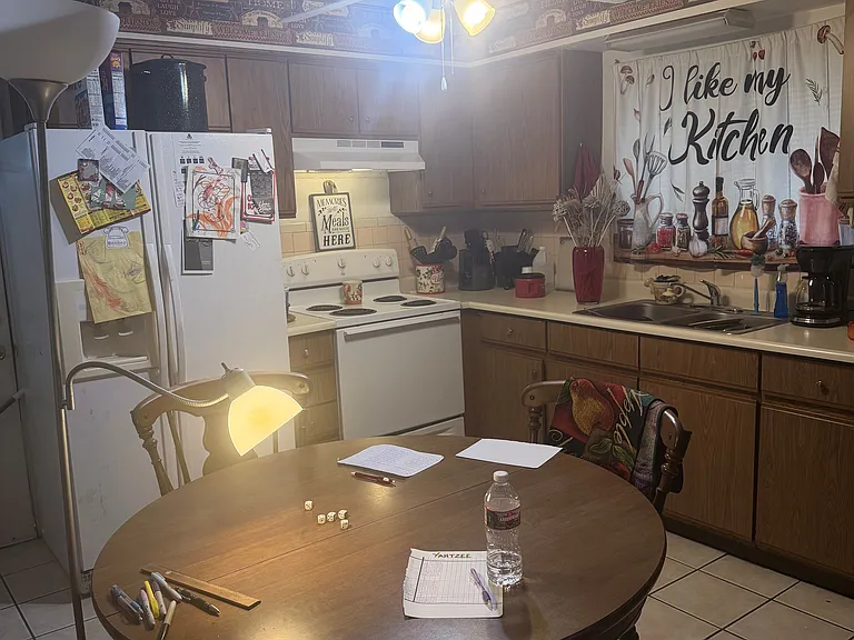 450 Palm Dr #6 — Photo 2