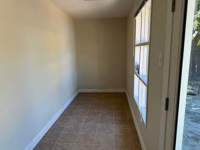 261 Gregory Ln — Photo 22