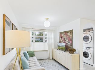 230 Wilson St #5, Victoria, BC V9A3G2