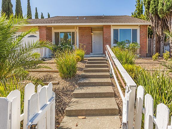 3rd image of 275 Regents Park Dr