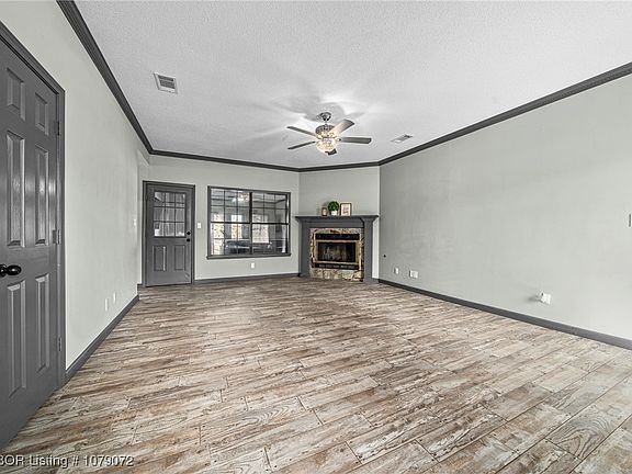 5th image of 1100 Aspen Ave