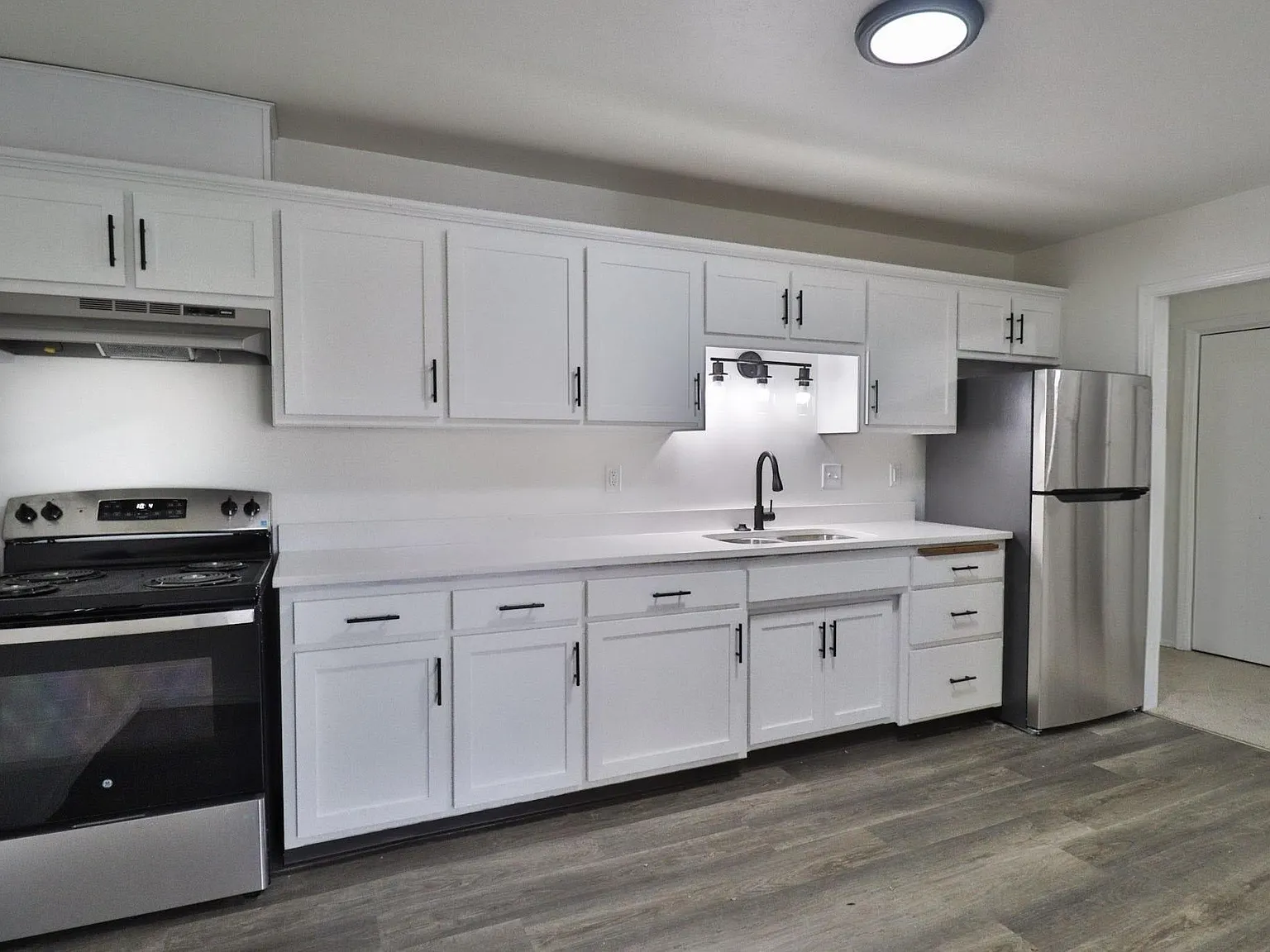 Crow's Nest Apartments — Photo 1
