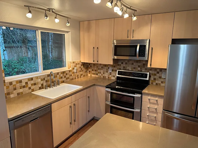 505 74th St SW — Photo 3