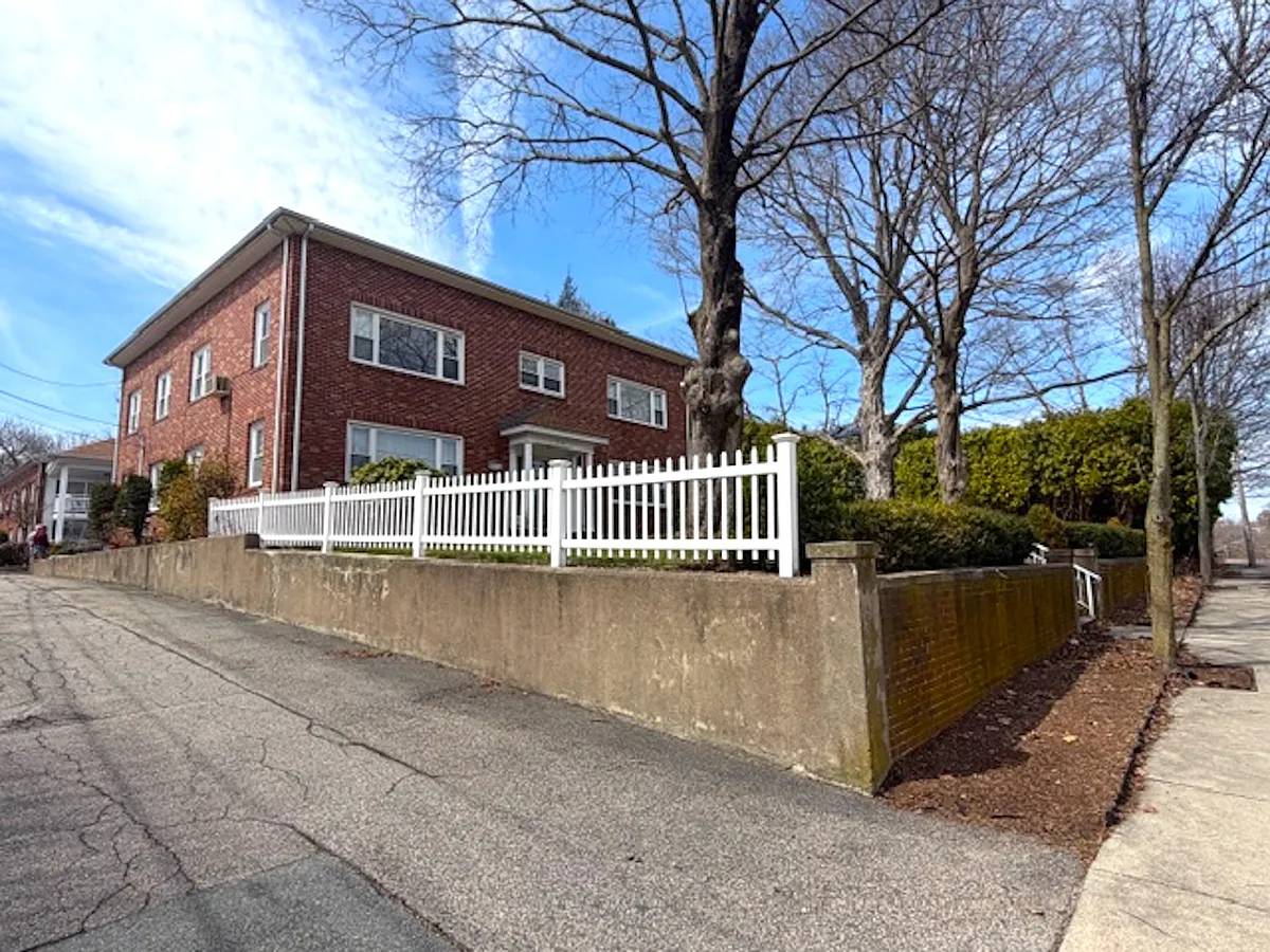 Building Photo - 216 Harris Ave #2