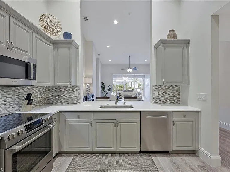 831 Sailaway Ln #203 — Photo 4