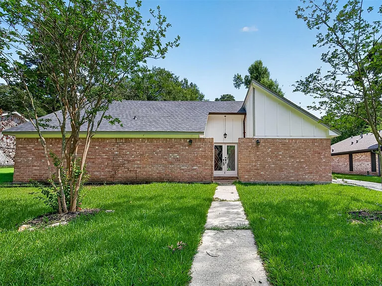 1834 Shadow Rock Dr — Photo 1