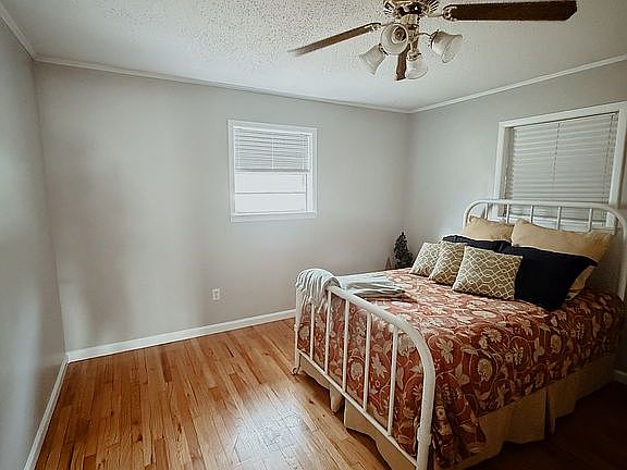 Guest bedroom. 