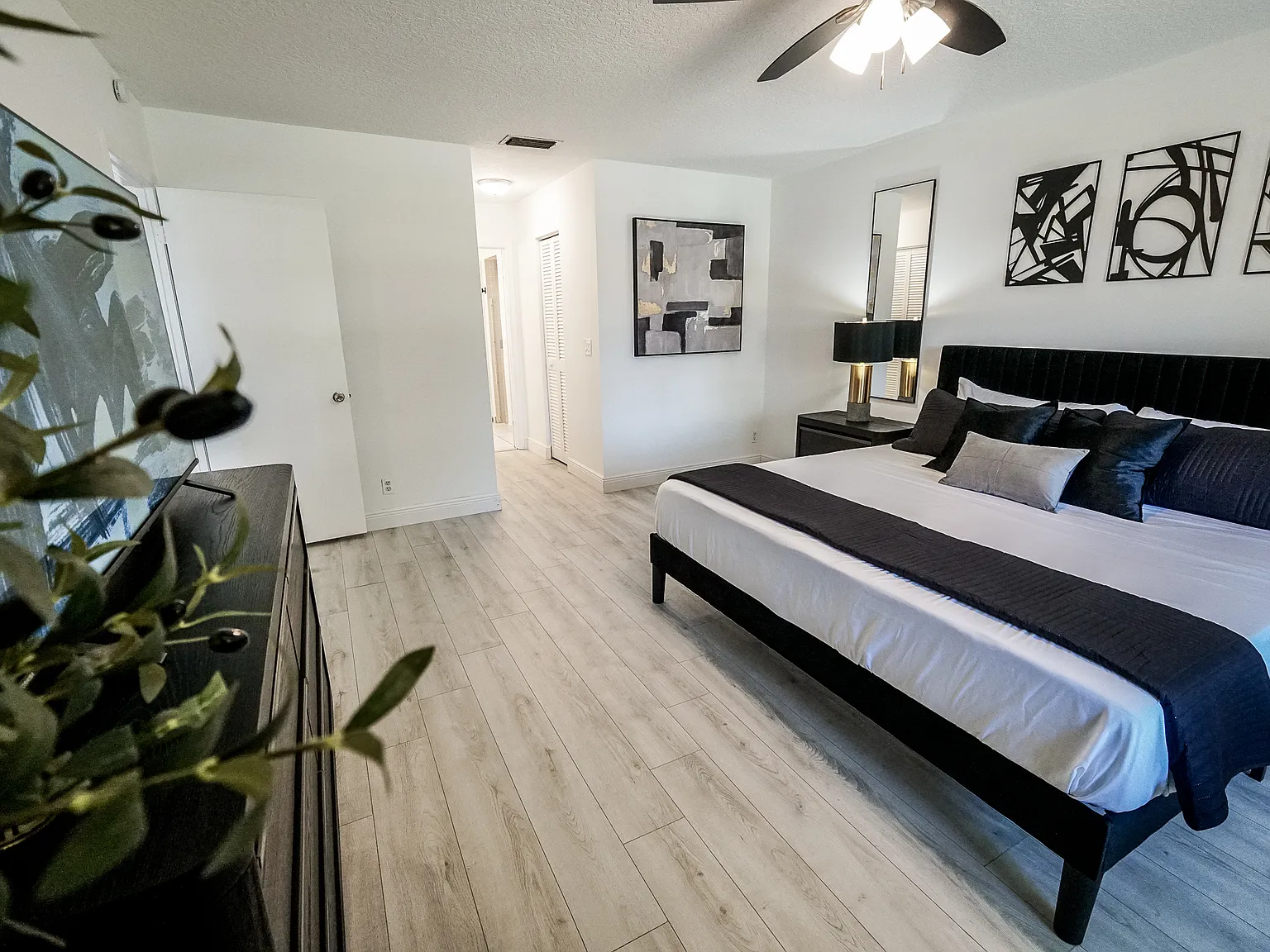 4 bed, $8,500 — Photo 4