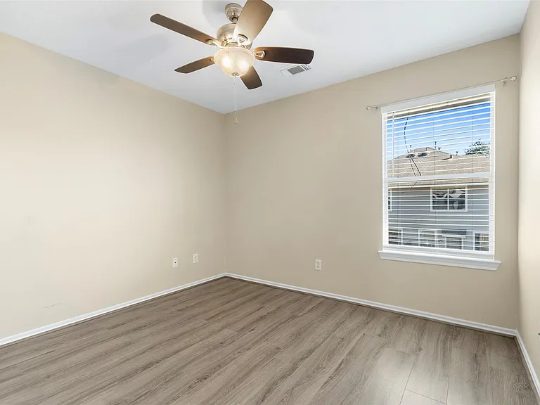 25211 Bentley Glen Ln — Photo 13