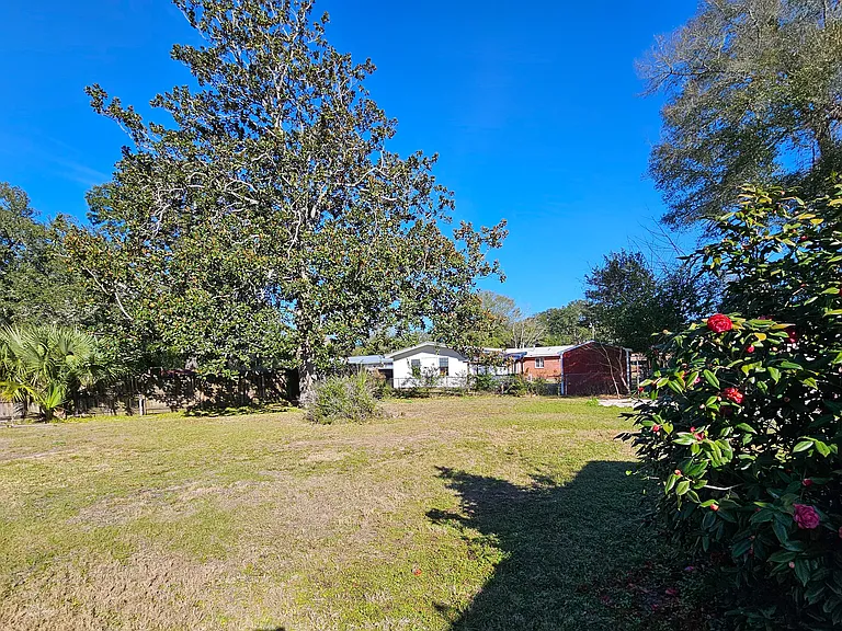 517 Winthrop St — Photo 14