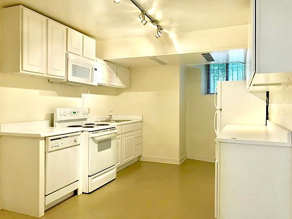 3rd image of 456 W Belden Ave #1