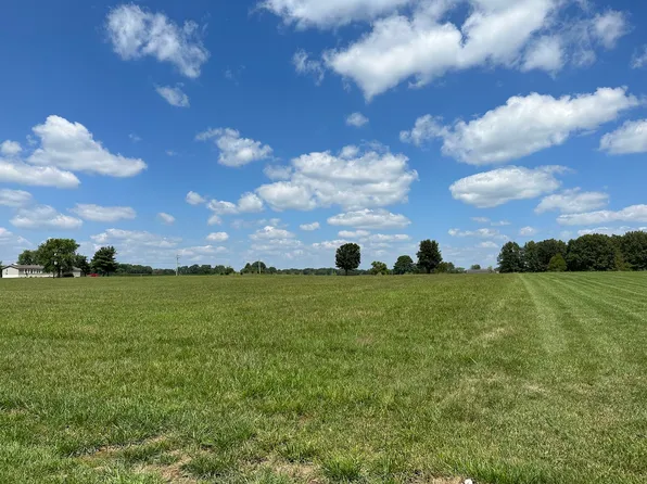 15316 E Holland Dr, Mount Vernon, IL 62864