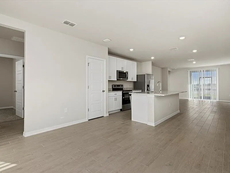 3 bed, 1583 sqft, $2,095 — Photo 3