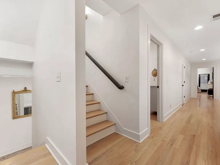 1813 Delta Ave — Photo 10
