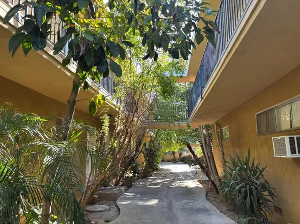 Encino Gardens, 5445 Lindley Ave #33, Tarzana, CA 91356