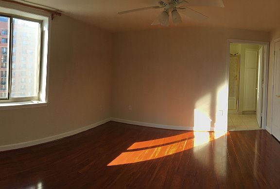 5th image of 901 N Monroe St APT 1410