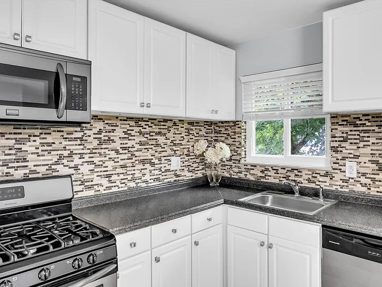 1338 Greenmar Dr — Photo 13