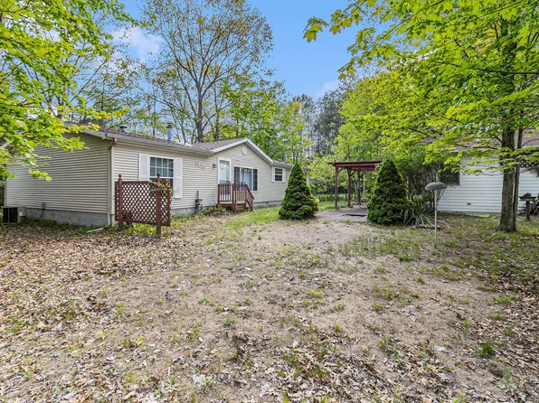 8175 W Lumberjack Dr, Mears, MI 49436