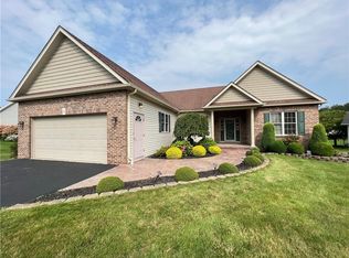 19 Peaceful Harbor Ln, Webster, NY 14580