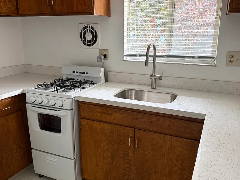 35 Valencia Ave #7 — Photo 5
