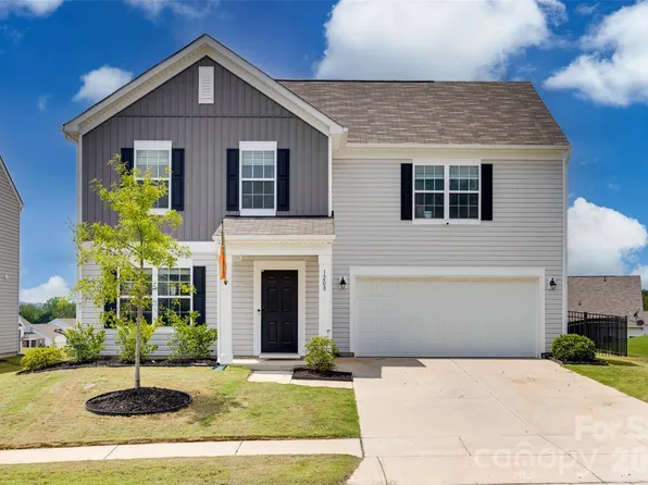 1208 Old Fort Dr, Edgemoor, SC 29712