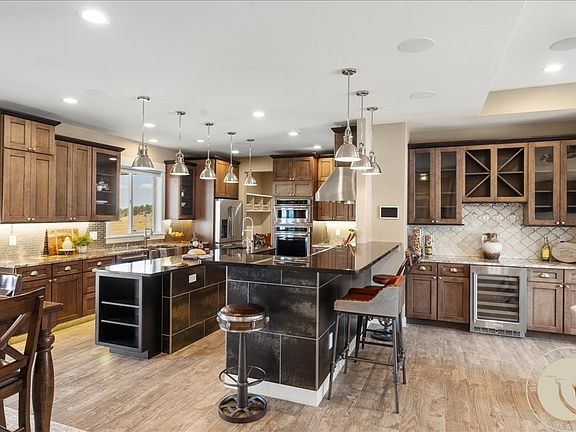 4th image of 2418 Glengarry Ln