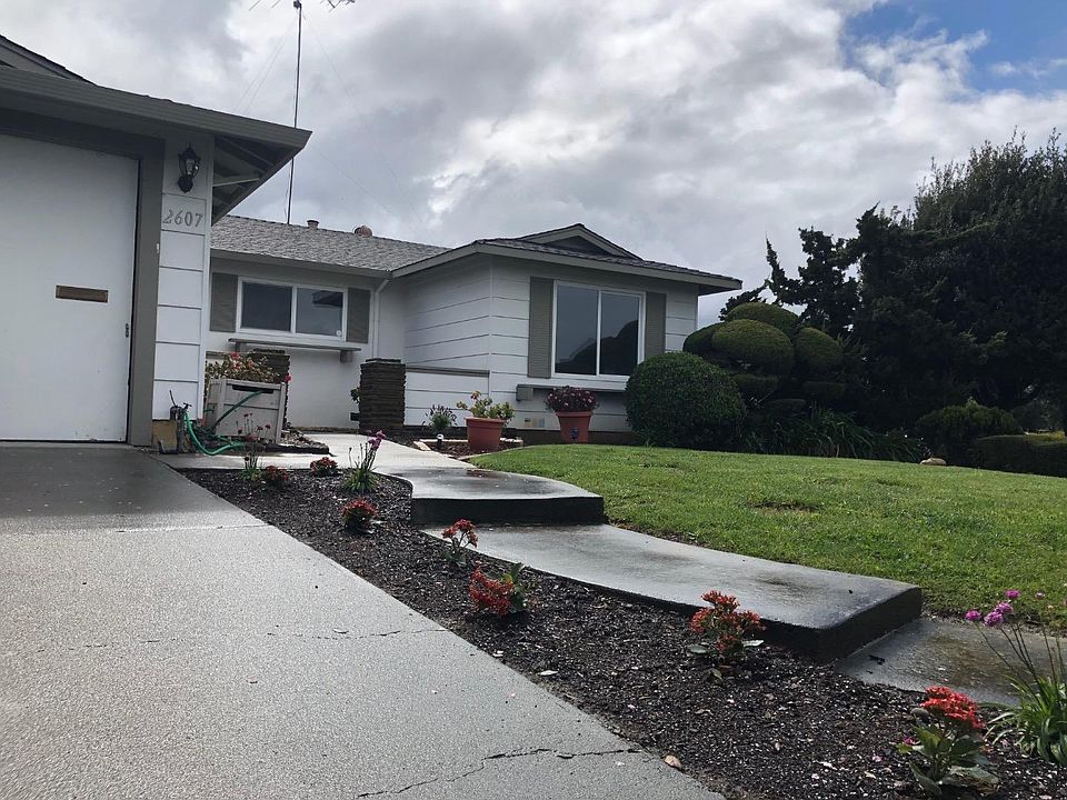 1st image of 2607 Loomis Dr