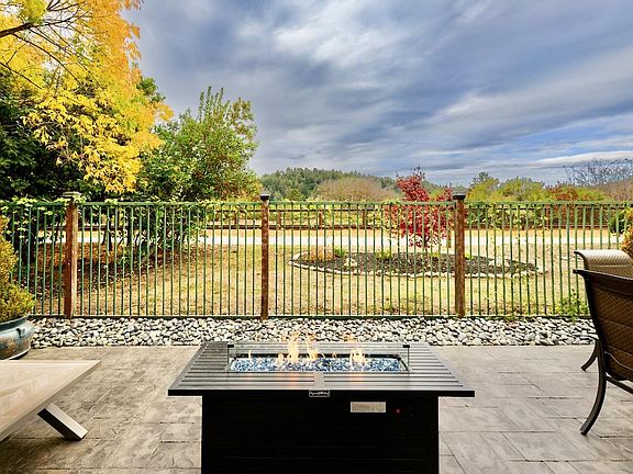 3rd image of 817 Coast Range Dr