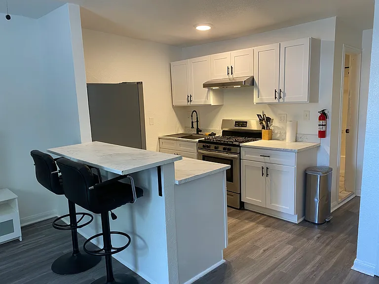5415 Buena Vista St #3 — Photo 2